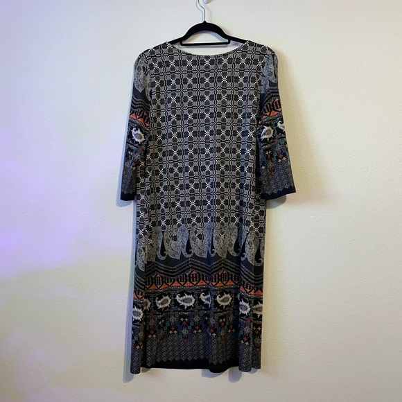Gilli Patterned Dress - Picture 2 of 4